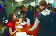 Во время ярмарки вакансий студенты ЮЗГУ получают приглашения на работу