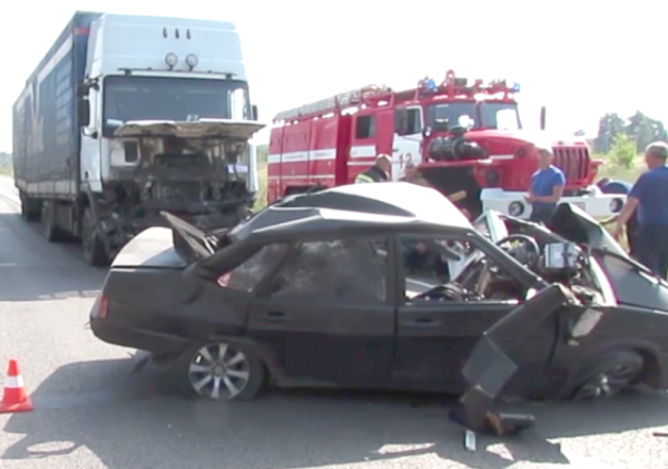 В автомобиле ВАЗ-21099 не выжил никто В автомобиле ВАЗ-21099 не выжил никто