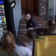 Посетитель кафе избил официанток в центре Курска