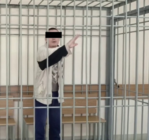 По версии следствия, 26-летний курянин принес матрас, положил у двери погибших супругов и поджег По версии следствия, 26-летний курянин принес матрас, положил у двери погибших супругов и поджег