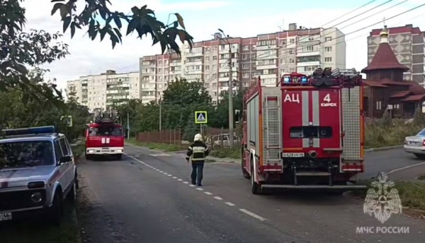 Пострадавшие при взрыве мужчина и женщина были доставлены в больницу Пострадавшие при взрыве мужчина и женщина были доставлены в больницу
