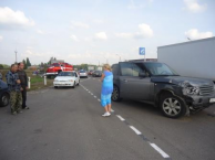 В районе кафе Абхазия столкнулись «Фольксваген» и «Range Rover» В районе кафе Абхазия столкнулись «Фольксваген» и «Range Rover»