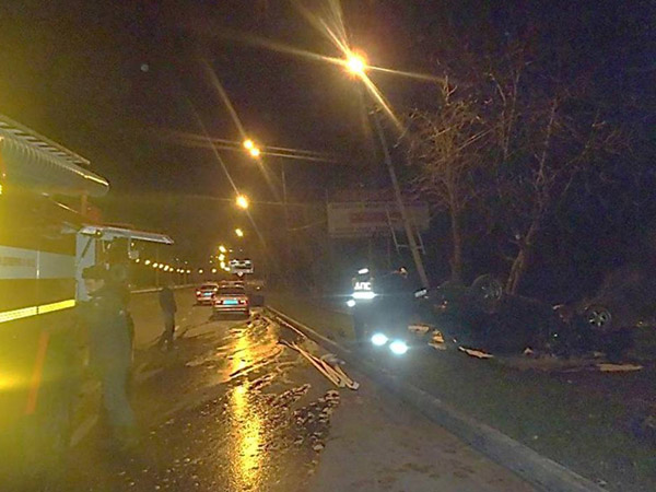 Авария произошла на спуске к Кировскому мосту Авария произошла на спуске к Кировскому мосту