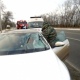 Под Курском кусок льда пробил лобовое стекло автомобиля, есть пострадавший