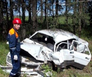 9 июня около 18 часов пьяный курянин на автомобиле «Ауди А-6» не справился с управлением, из-за чего автомобиль врезался в припаркованный на обочине ГАЗ-3110 9 июня около 18 часов пьяный курянин на автомобиле «Ауди А-6» не справился с управлением, из-за чего автомобиль врезался в припаркованный на обочине ГАЗ-3110
