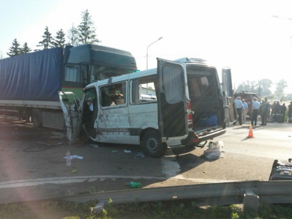 В салоне находились 12 человек В салоне находились 12 человек