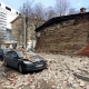 Курск. Стена дома на улице Павлова в любой момент может рухнуть на тротуар