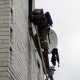 В Курске три пожарные части тушили 2-этажный дом
