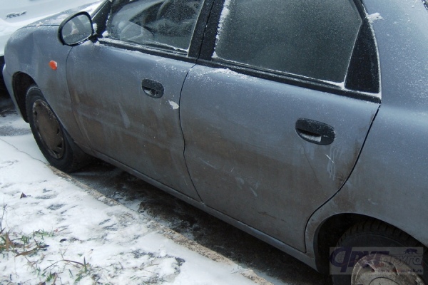 Три автомобиля пострадали от взрыва. Три автомобиля пострадали от взрыва.