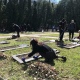 В Курске волонтеры и студенты наводят порядок на воинских захоронениях