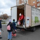 Жители Курска сдали волонтерам экотакси 3 тонны электрохлама