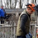 В Курске мэр и губернатор приняли участие в уборке Никитского кладбища