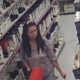 В Курске полиция разыскивает девушку, подозреваемую в краже вещей из магазина
