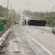 Под Курском федеральную трассу перекрыл опрокинувшийся грузовик с прицепом