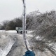В Курской области из-за ледяного дождя жители 124 населенных пунктов остаются без света