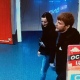 В Курске полиция разыскивает парня и девушку, подозреваемых в краже из магазина