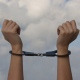 МВД РФ запретило надевать наручники на женщин и детей