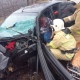 В Курской области после серьезного ДТП водитель оказался заблокирован в смятой машине