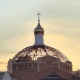 В Курске установили купол и крест на новое здание храма