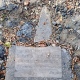 В Курске яму на дороге на улице Коммунистической заделали могильным надгробием