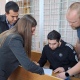 В Курске суд отправил трех обвиняемых в массовом отравлении шаурмой под домашний арест
