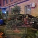 В центре Курска врезавшийся в здание автомобиль сбил женщину на тротуаре — трое раненых
