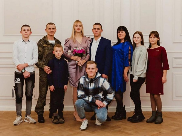 Константин Дьячук: «Стабильность особенно важна, когда ты единственный добытчик в большой семье. Пятеро сыновей и три дочери — это большая ответственность» Константин Дьячук: «Стабильность особенно важна, когда ты единственный добытчик в большой семье. Пятеро сыновей и три дочери — это большая ответственность»
