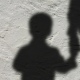 В Курской области 3-летний ребенок с бабушкой и дедушкой сутками прятались от обстрелов в подвале