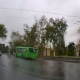 В Курске из-за дождя автомобиль выбросило с дороги