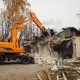 В Первомайском парке Курска начался демонтаж сгоревшего кафе