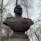 В Курске в Первомайском парке после критики горожан смыли краску с бюста дважды Героя Боровых
