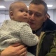 Александр Хинштейн понянчил малыша в пункте выдачи сертификатов в Курске