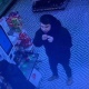 Полиция Курска разыскивает подозреваемого в хищении денег с банковской карты