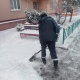 В Курске дворы от снега расчищают 400 дворников