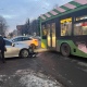 В центре Курска попал в ДТП троллейбус