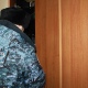 Курянин прятался от приставов в шкафу