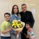 Александр Хинштейн опубликовал фотографию с семьей