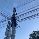 В Курске начнут демонтировать незаконно повешенные провода на столбах