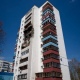 В Курске жильцам пострадавшей от атаки беспилотника многоэтажки не разрешают возвращаться в свои квартиры