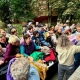 В Курске волонтеры Красного Креста раздают одежду всем нуждающимся