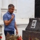Врио курского премьера Александр Чепик помолился у могилы старцы Ипполита