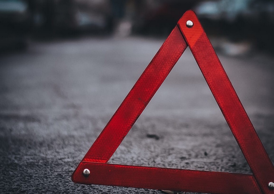 В Дмитриевском районе мотоциклист с 8-летним пассажиром попал в ДТП