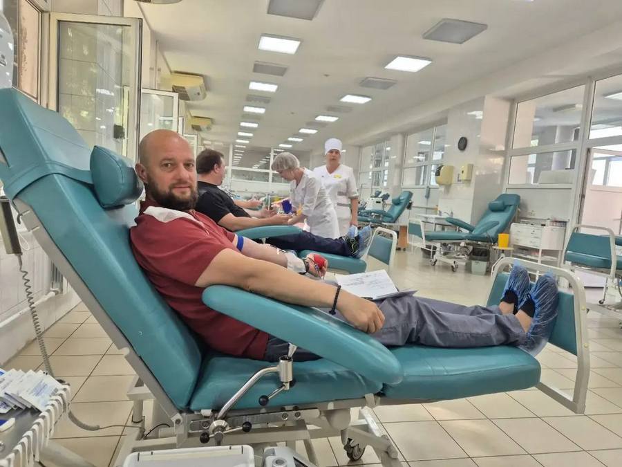 Мэр Курска Евгений Маслов вновь сдал кровь: призыв к донорству