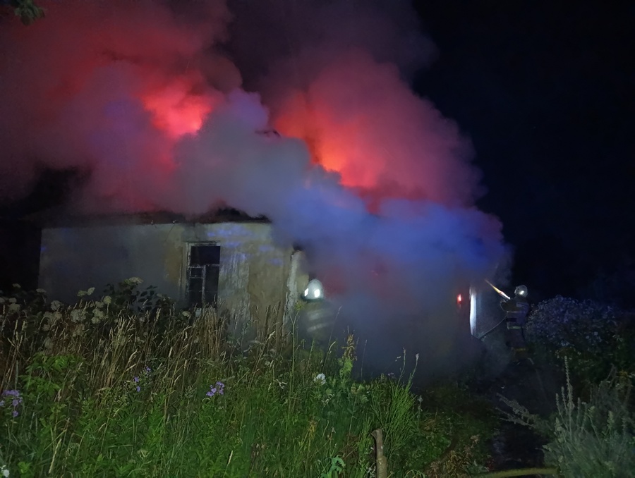 Ночной пожар в Понырях: горел нежилой дом