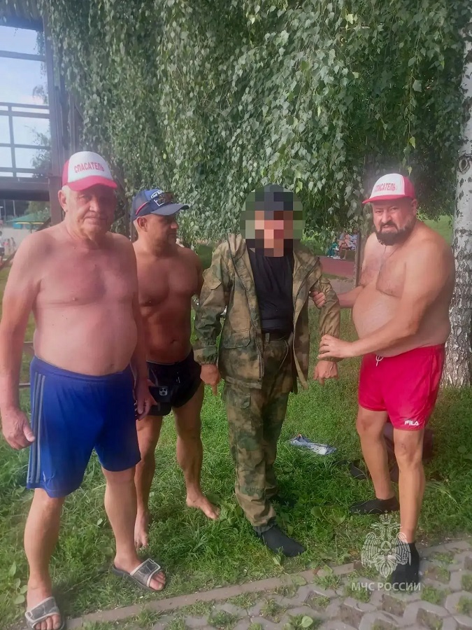 В Курске на Ермошкином озере спасли тонущего мужчину с рюкзаком В Курске на Ермошкином озере спасли тонущего мужчину с рюкзаком