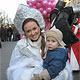 Микки-Маус и Телепузик на параде Дедов Морозов