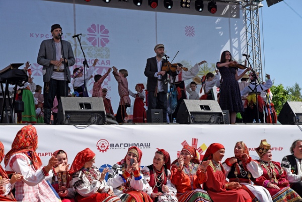 Межрегиональный фестиваль карагодной пляски «Тимоня-fest» начался с выступления фолк-группы «Отава-Ё»
