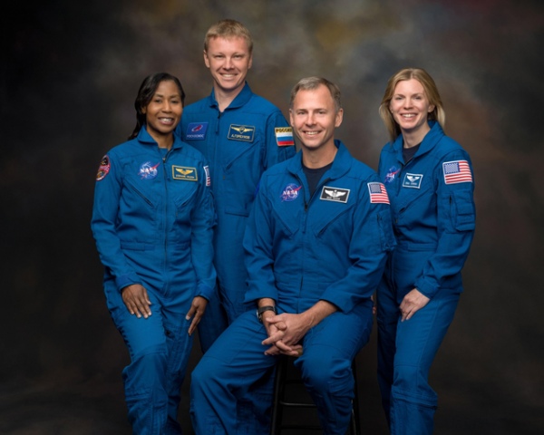 Вместе с курянином в космос отправятся командир астронавтов NASA Зена Кардман, пилот Ник Хейг и специалист по полетам Стефани Уилсон