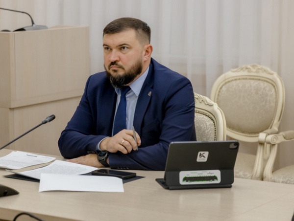 Курирующий транспортную реформу Александр Васильченко убежден, что узкая улица не помеха выделенке Курирующий транспортную реформу Александр Васильченко убежден, что узкая улица не помеха выделенке