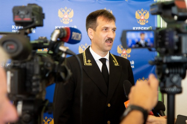 Председатель Курского облсуда Олег Кравченко поздравил коллег и вручил награды Председатель Курского облсуда Олег Кравченко поздравил коллег и вручил награды